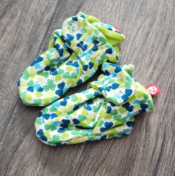 Zutano 3 months green and blue shamrock print booties w/ adjustable snaps - Picture 3 of 5